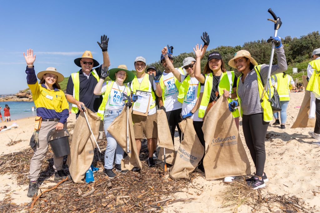 Removing pollution from Australia's beaches and waterways:Conservation Volunteers